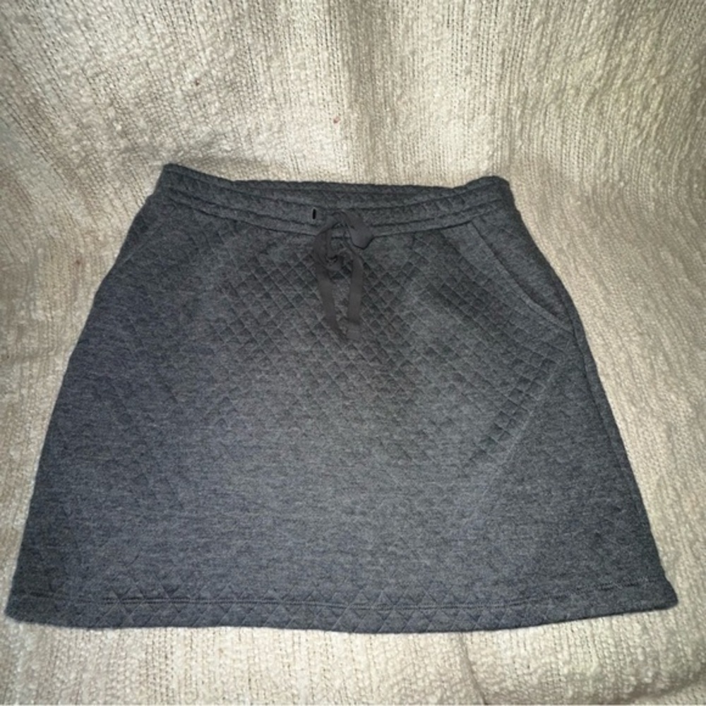 UEC Loft Gray Quilted Women's Skirt Size Small